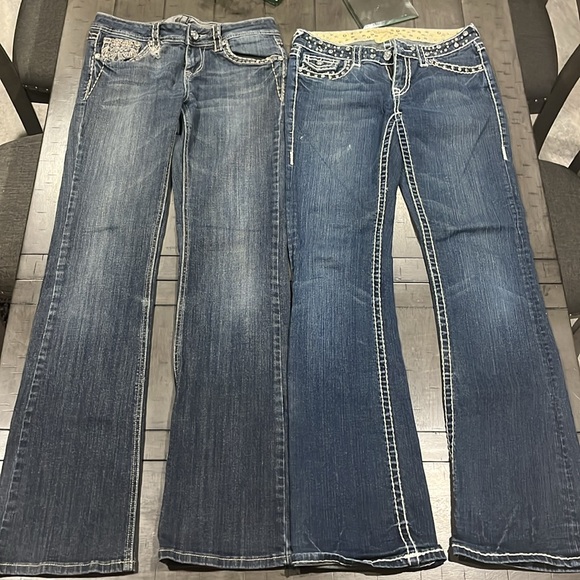 Women's Blue Jeans with Embellished Pockets - Picture 8 of 11